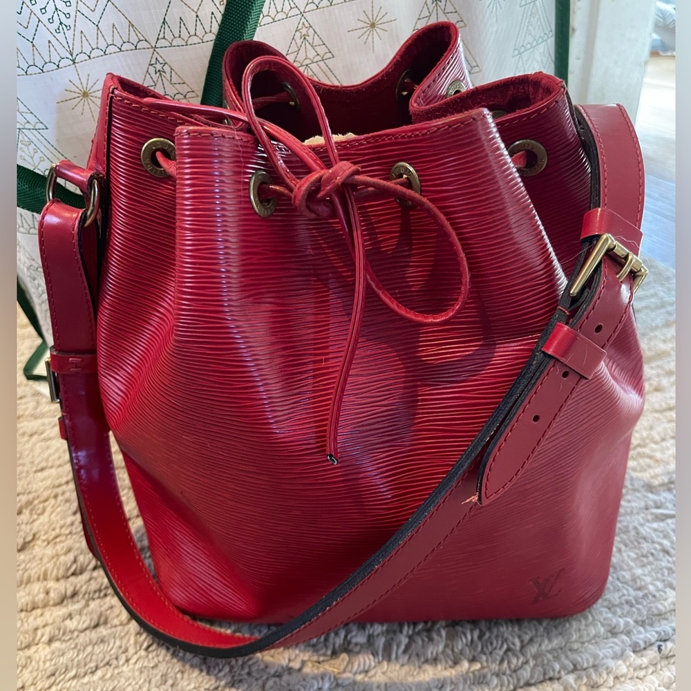 louis vuitton red epi noe
